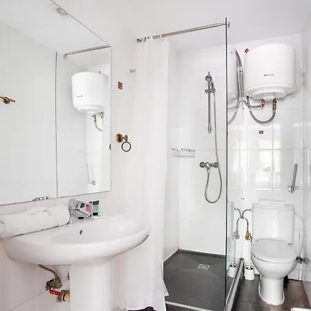 The Collection - 4- Bedroom In Gracia Village Lägenhet