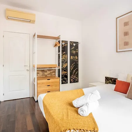 4- Bedroom In Gracia Village Apartamento Barcelona
